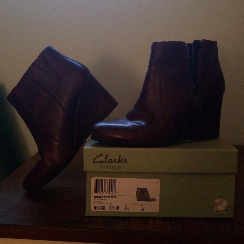 Maroon clark wedges